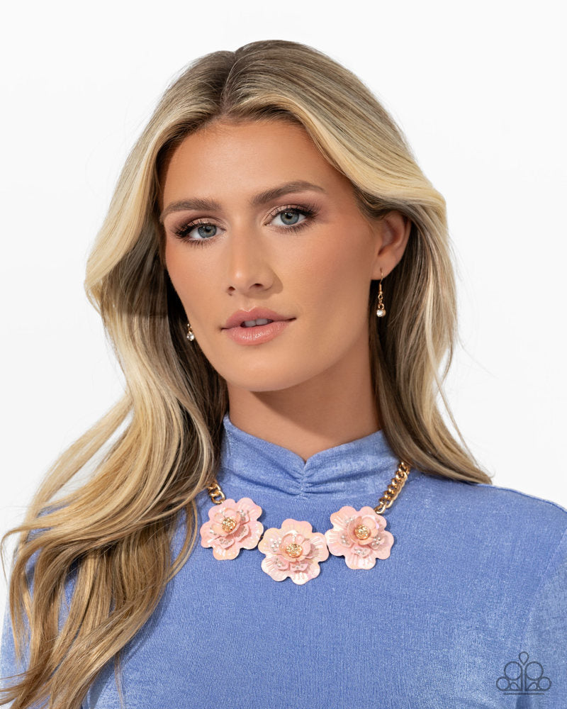 Gala Genre Pink Necklace