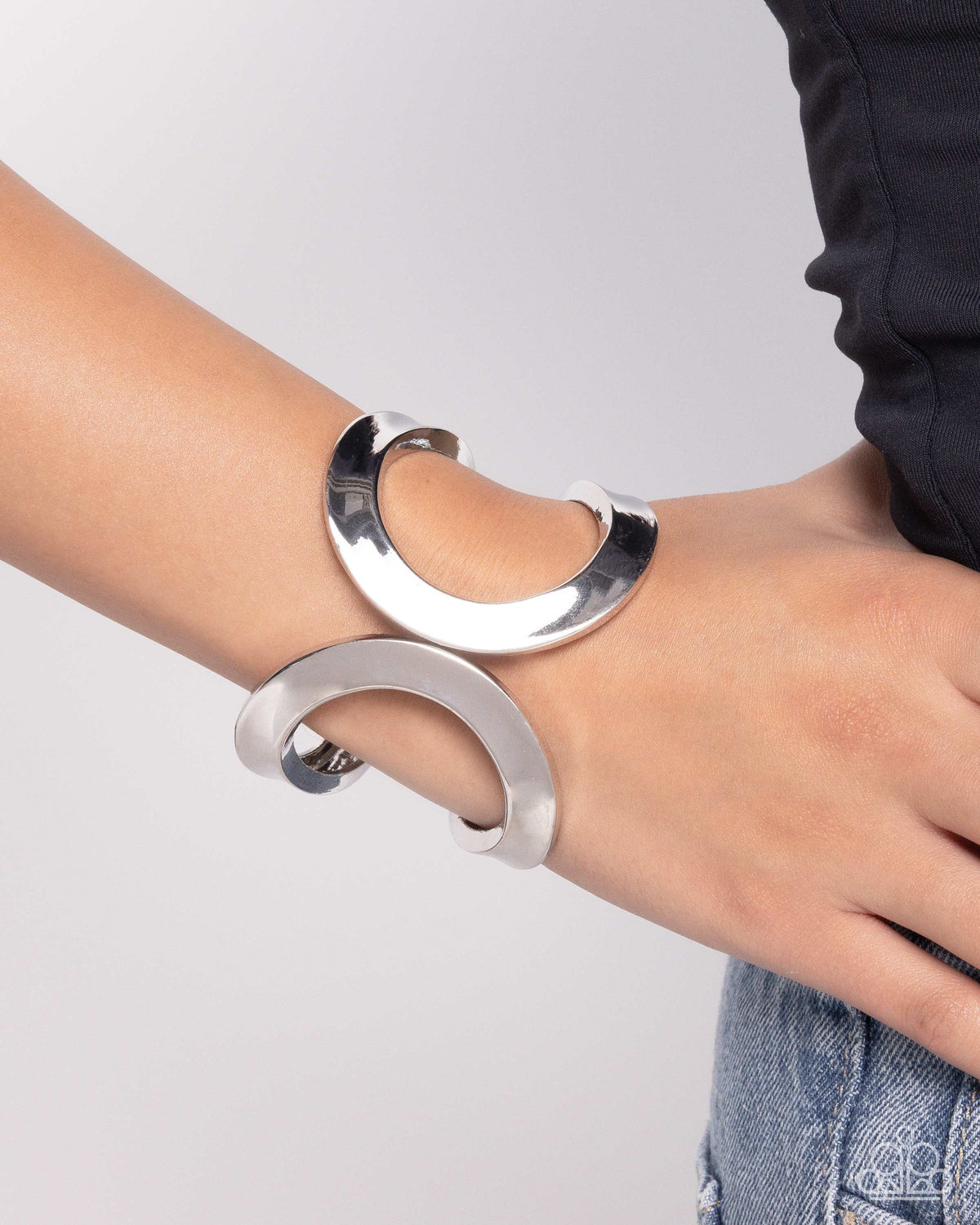Airy Attraction Silver Hinge Bracelet