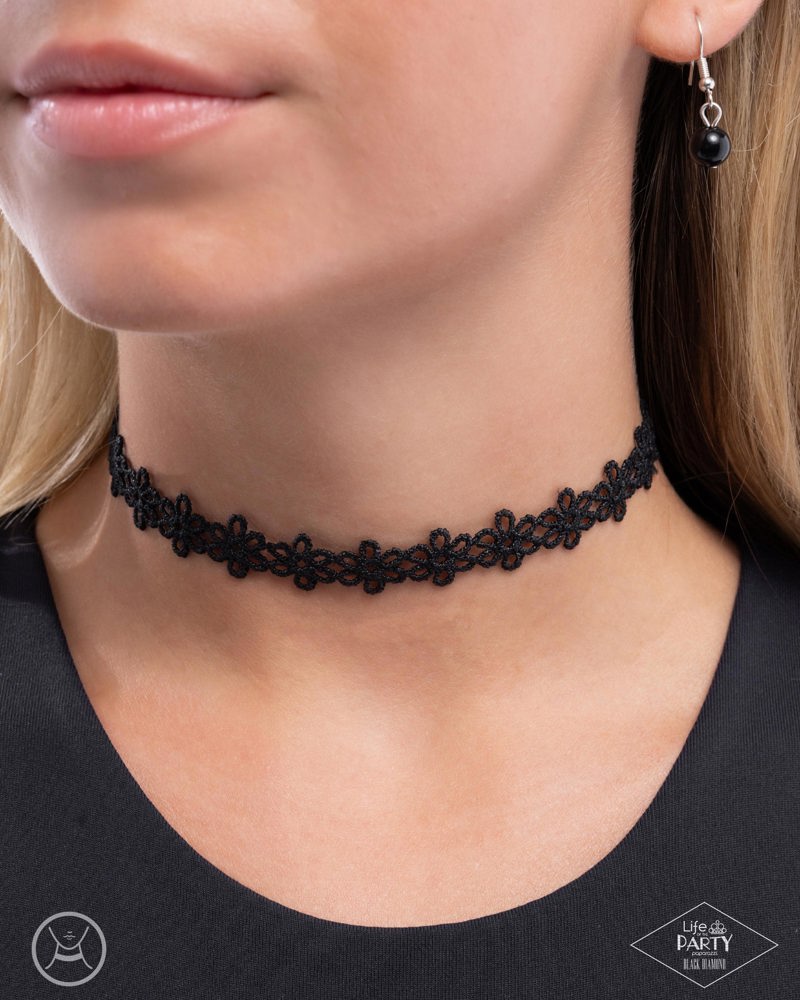Daisy Love Choker Necklace