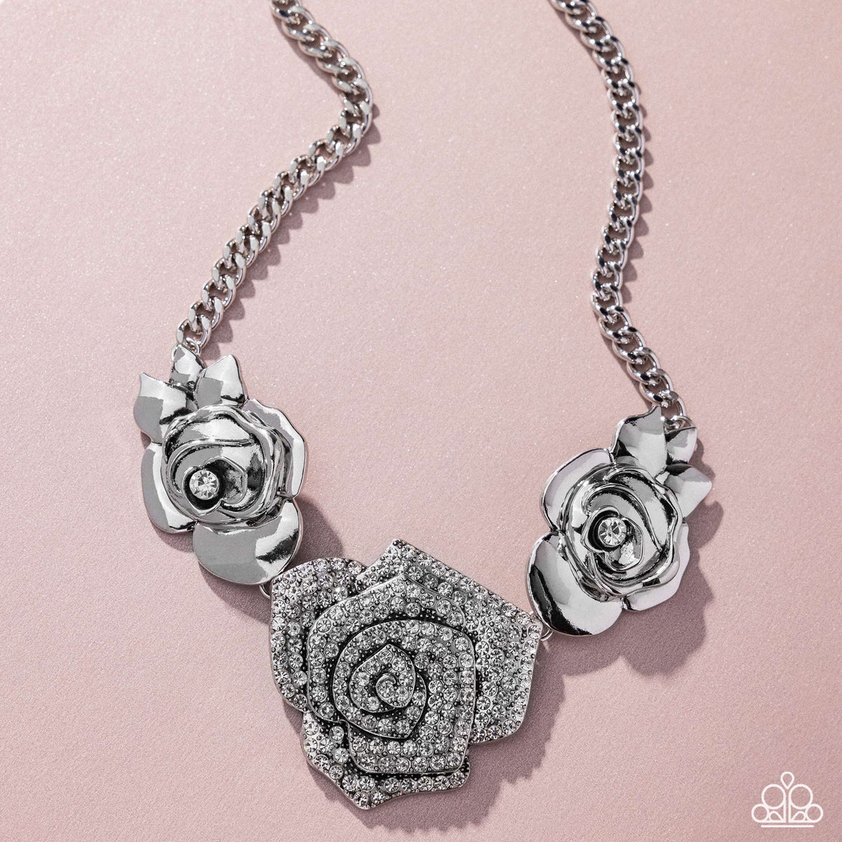 Bouquet Beacon White Necklace