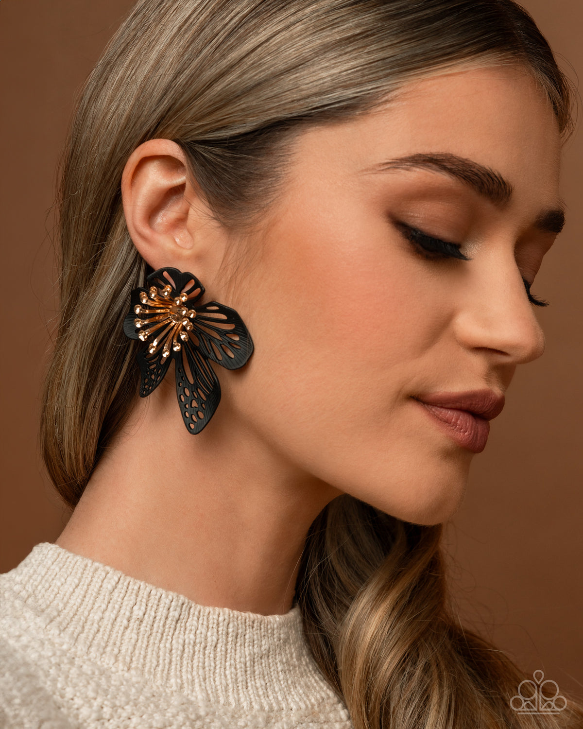 Wonderland Wallflower Black Posts