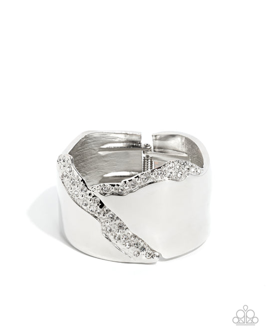 Twinkly Traverse White Bracelet
