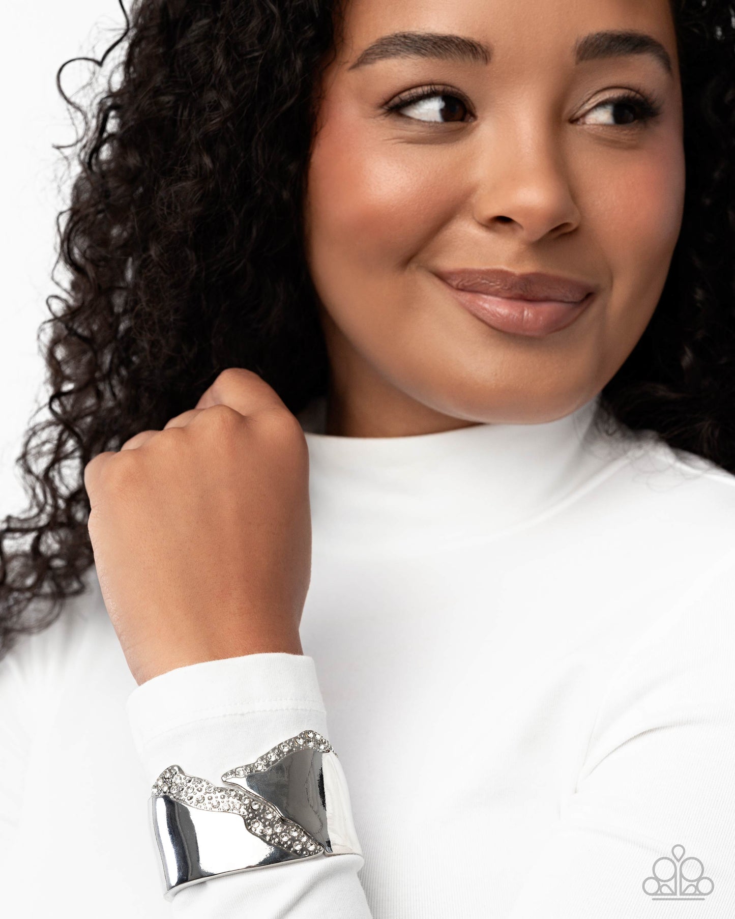 Twinkly Traverse White Bracelet