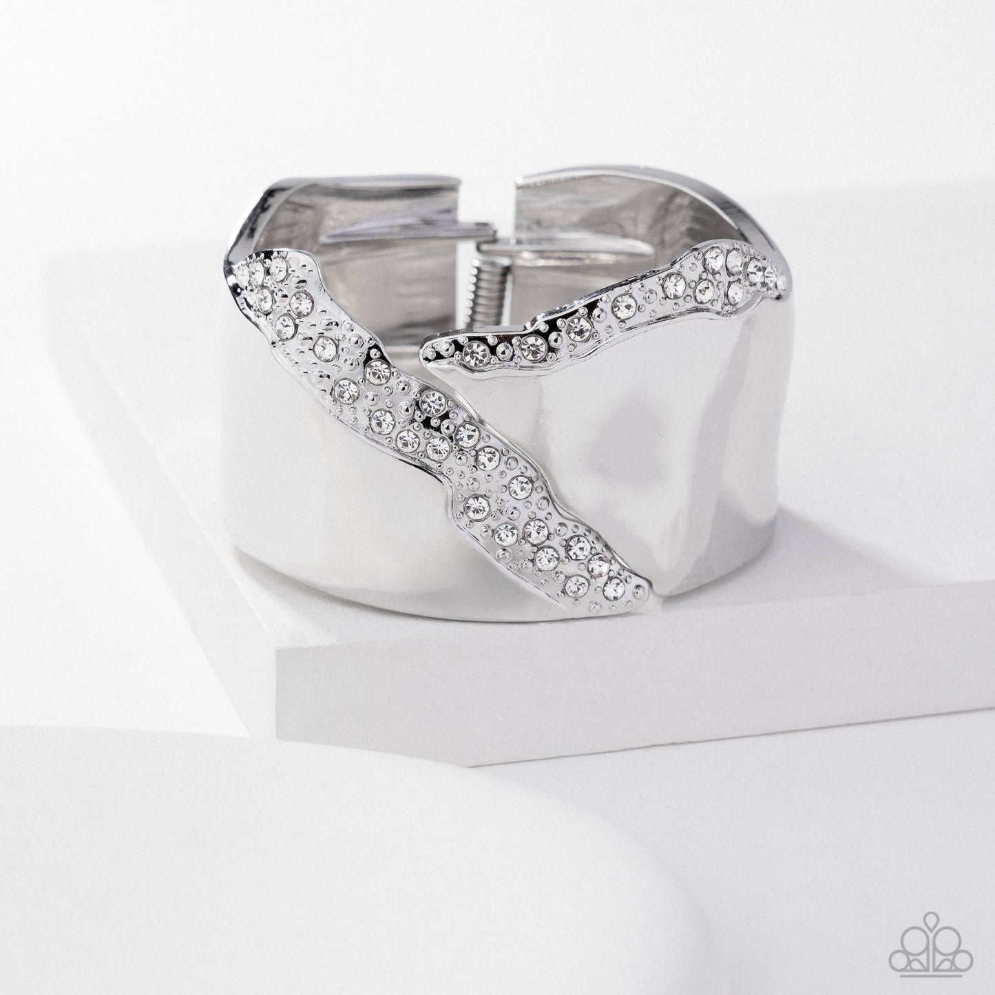 Twinkly Traverse White Bracelet